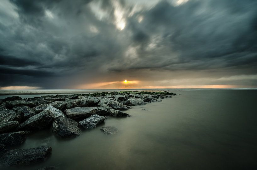 Donkere wolken  van Jan Hagen