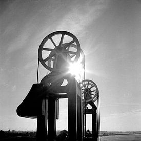 Wheels of Kampen city bridge in black and white by Martin Hendriks