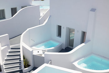 Santorini in Weiß und Blau