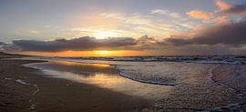 Golven aan de kust by Dirk van Egmond