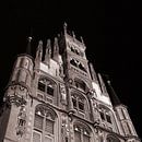 Das Rathaus von Gouda bei Nacht. von Rob van der Teen Miniaturansicht
