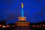 De Berlijnse Overwinningskolom in blauw licht van Frank Herrmann thumbnail