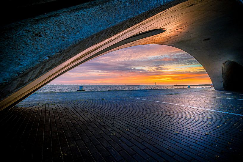 Coucher de soleil depuis le quai du port de Lelystad par Fotografiecor .nl
