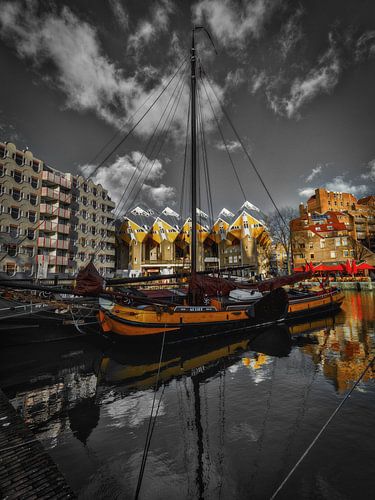 Bot de voile dans l'Oudehaven Rotterdam