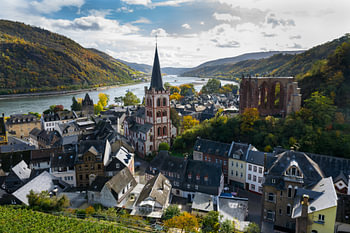 Blick auf Bacharach und den Rhein