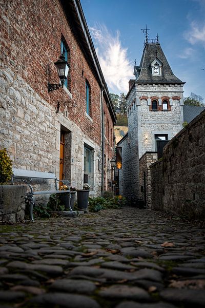 Straatjes in Durbuy, Belgische Ardennen (2) van Luc van der Krabben