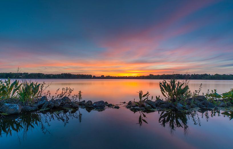 Kleurrijke lucht tijdens zonsondergang van Marcel Kerdijk
