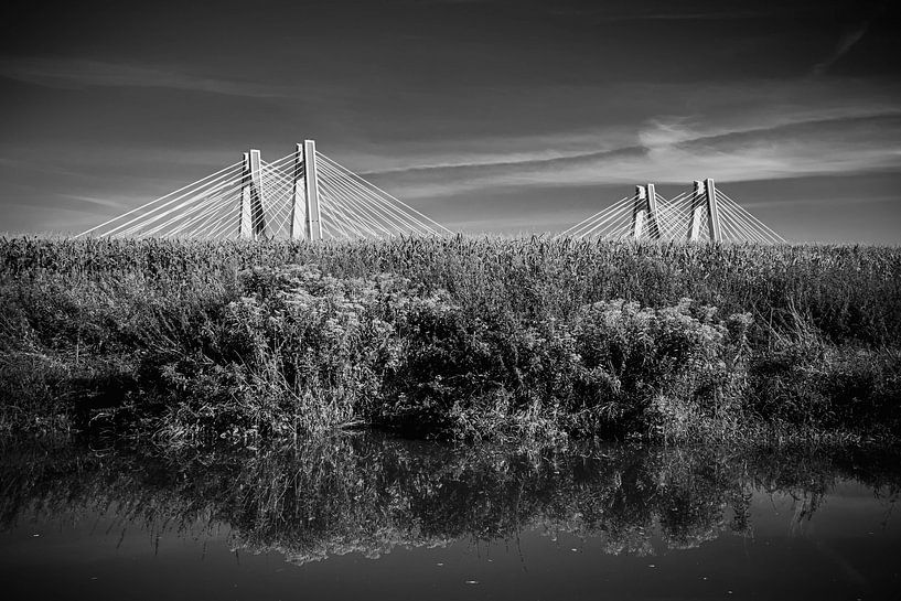 Brücke auf der Weichsel Krakau Schwarzweißfotografie by JBJart Justyna Jaszke