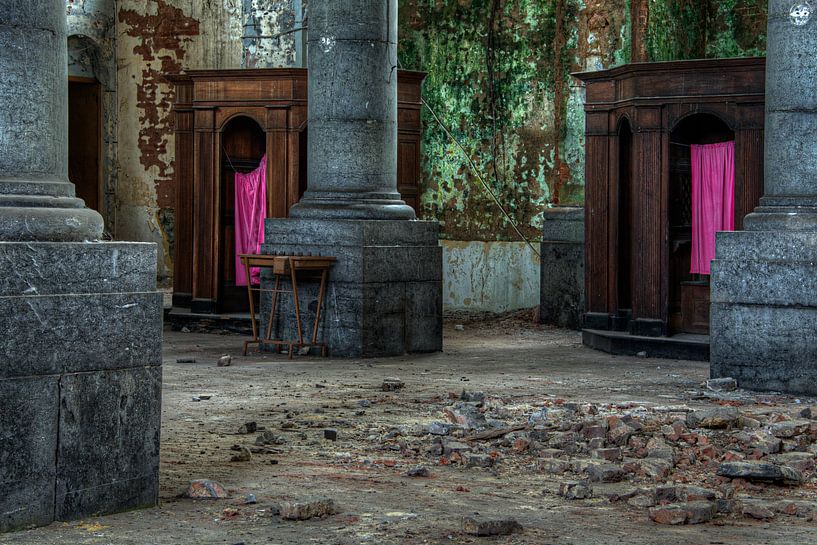 Decay Church van Roel Boom