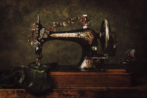 Vintage Flower Singer