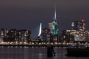 Die Skyline von Rotterdam mit der Erasmusbrücke und dem Euromast