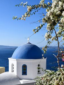 De blauwe koepels van Santorini