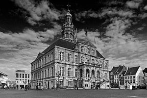 Rathaus Maastricht schwarz und weiß
