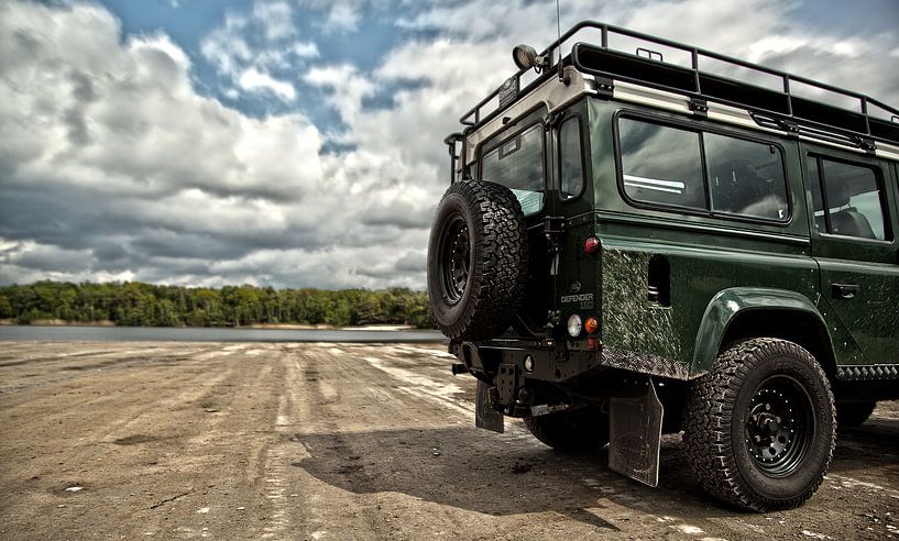 Landrover by Ben van Sambeek