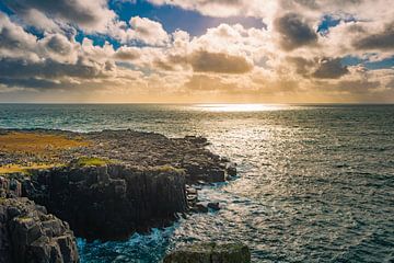 Aan het einde van de wereld. De kliffen van Neist Point in Schotland. van Jakob Baranowski - Photography - Video - Photoshop