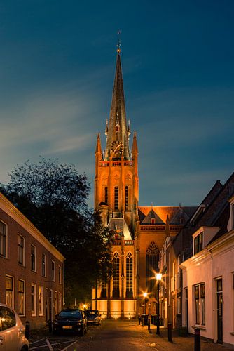 Sint Nicolaas Basiliek te IJsselstein bij avond