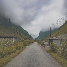 Verlassene Straße mitten im Nirgendwo - Ha Giang-Schleife Vietnam, Asien von Danny Vermeulen