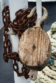 ss Rotterdam chain with pulley by Dick de Gelder