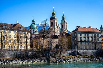 De kathedraal van Innsbruck aan de Inn van ManfredFotos