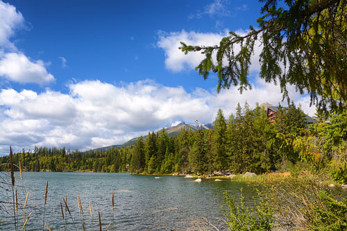Malerischer Bergsee in der Hohen Tatra.