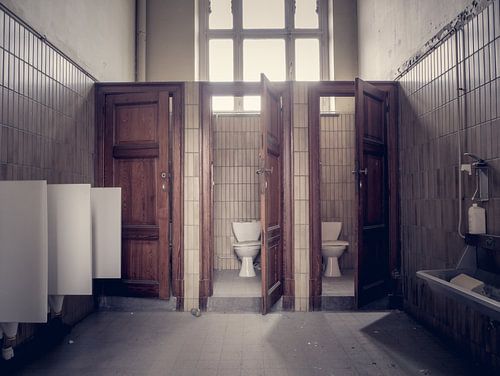 Verlaten School, België - Urbex / Verval / Oud / Graffiti / Street Art / Universiteit / Toilet / WC 