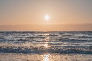 Milder Sommer-Sonnenuntergang in Frankreich.