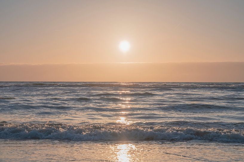 Zachte zomer zonsondergang in Frankrijk. van Christa Stroo fotografie