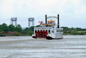 Passagiersschip met schoepenrad bij New Orleans van Lensw0rld