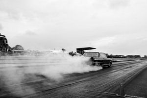 MuscleCar Burnout van Sim Van Gyseghem