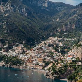 Positano in Italië van Dayenne van Peperstraten