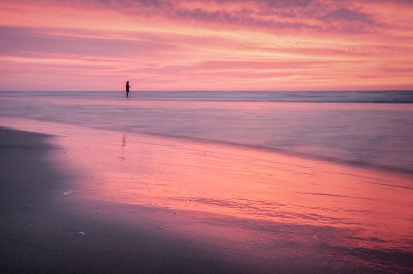 Seul dans la mer rouge de Schiermonnikoog par Martijn van Dellen