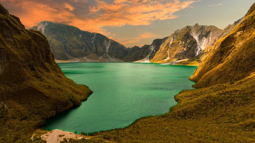 Pinatubo: Volcanic Splendour by Surreal Media