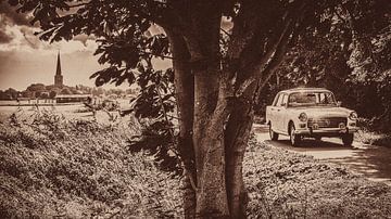 Peugeot 404 in Fries Landschap, Tzum, Friesland, Nederland. van Jaap Bosma Fotografie