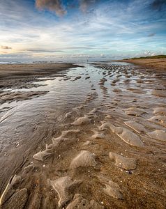 Man on the Beach van Alex Hiemstra