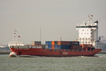 Containerschip A2B Independent op de Nieuwewaterweg. van scheepskijkerhavenfotografie