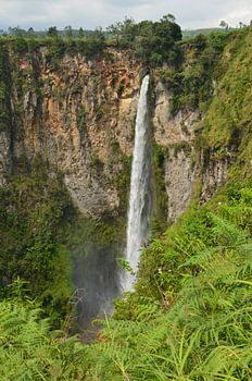 Waterval uit de rots