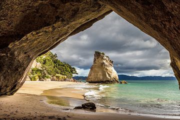 Cathedral Cove by Thomas Klinder