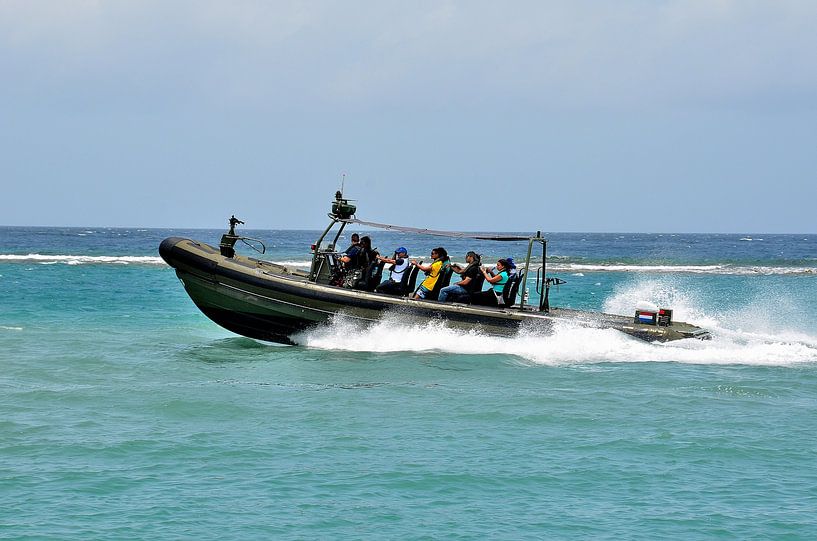 RHIB der Marine in Aruba von Karel Frielink