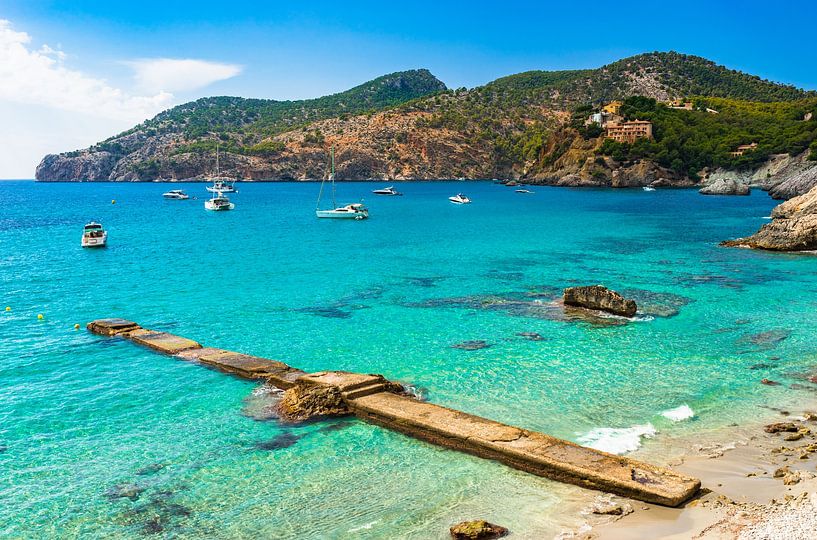 Ankernde Boote und Yachten in Camp de Mar auf der Insel Mallorca von Alex Winter