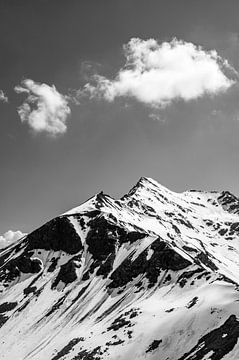 Snowy mountain peaks in the Austrian Alps near the Grossglockner