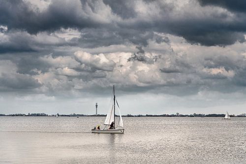 Segeln im Vorfrühling auf dem Sloter See