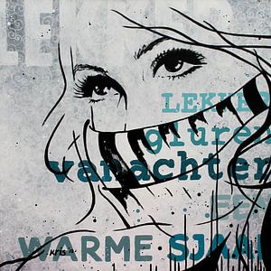 Se cachant derrière une écharpe chaude