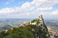 De torens en het uitzicht van San Marino van Martin Van der Pluym thumbnail