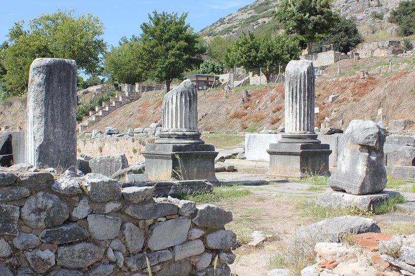 Colonnes brisées - Philippes / Φίλιπποι (Daton) - Grèce par ADLER & Co / Caj Kessler