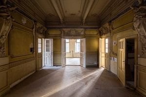 Licht in verlassenen Villa.