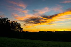 Deutschland, Feuer Sonnenuntergang Wolke Formationen in der Natur des Schwarzwaldes von adventure-photos