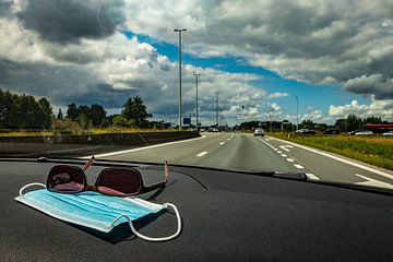 Hitting the road by Eddy Smets