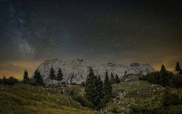 Sternenreiche Nacht über Kamnik in Slowenien