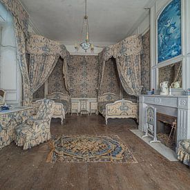 Prachtige verlaten slaapkamer in een verlaten kasteel - urbex van Martijn Vereijken
