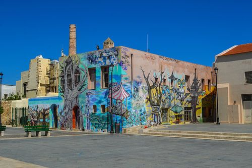 Plein in Rethymnon en Gebouw met Graffiti